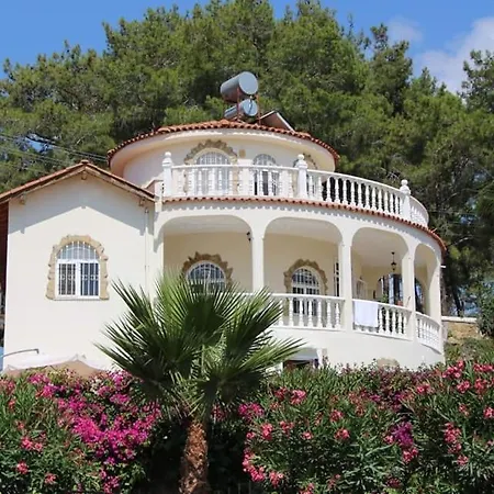 빌라 Stunning 4-bed In Avsallar *